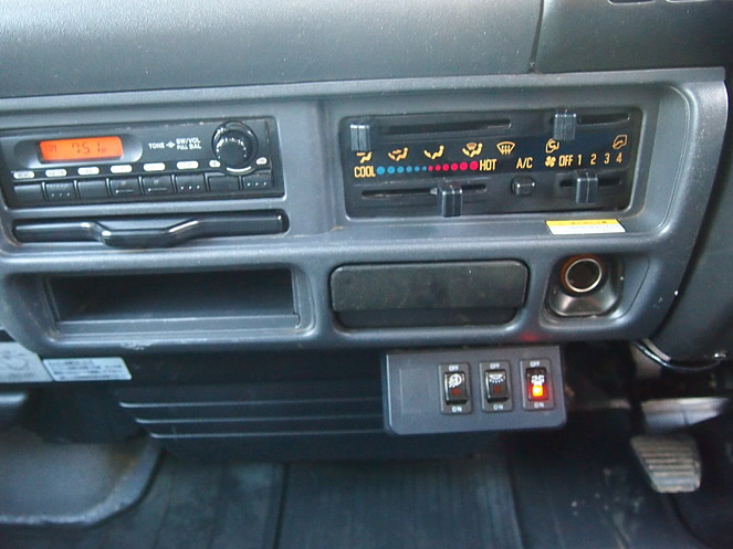 いすゞ エルフ ウイング車 小型 PB-NKR81AN 年式 H17[写真23]