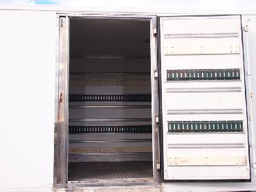 いすゞ フォワード 冷凍バン 中型 ADG-FRR90J3S 年式 H17 [写真04]