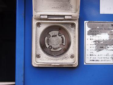 いすゞ フォワード 冷凍バン 中型 ADG-FRR90J3S 年式 H17 [写真08]