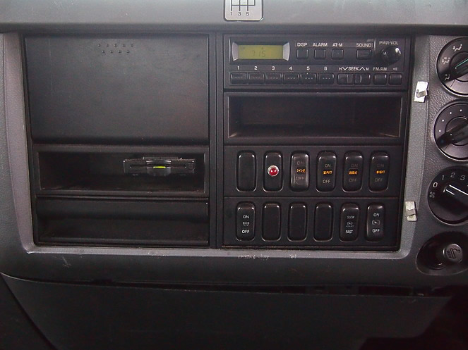 三菱ふそう ファイター ウイング車 中型 PA-FK61F 年式 H18[写真21]