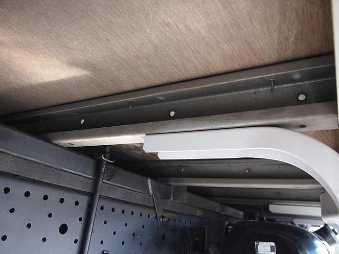 いすゞ エルフ バン車 小型 BDG-NMR85AN 年式 H19[写真30]