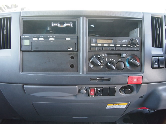 いすゞ エルフ バン車 小型 BDG-NMR85AN 年式 H19[写真18]