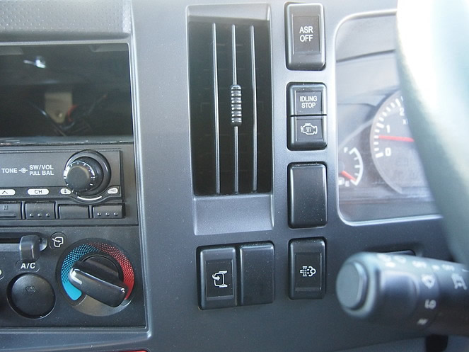 いすゞ エルフ バン車 小型 BDG-NMR85AN 年式 H19[写真25]