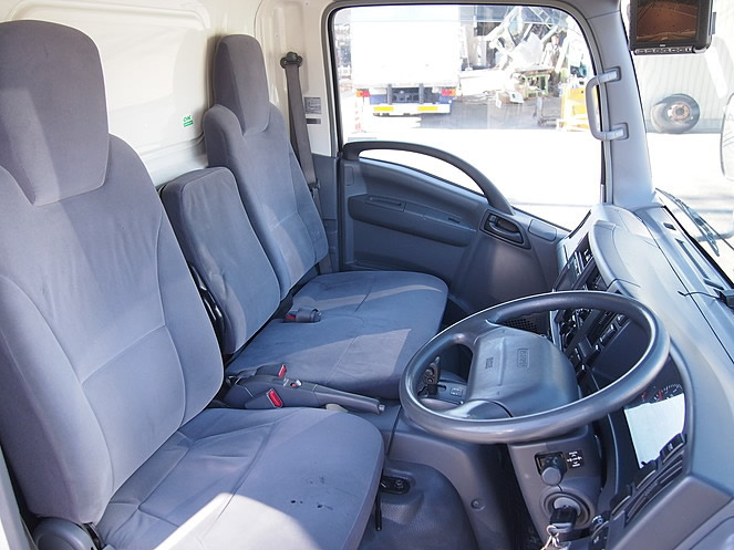 いすゞ エルフ バン車 小型 BDG-NMR85AN 年式 H19[写真17]