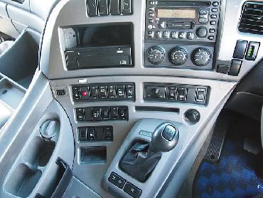 UDトラックス クオン ウイング車 大型 PKG-CD4ZA 年式 H19 [写真31]