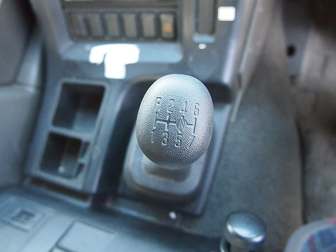 いすゞ ギガ 平ボディ 大型 PJ-CYJ51W5 年式 H16[写真17]