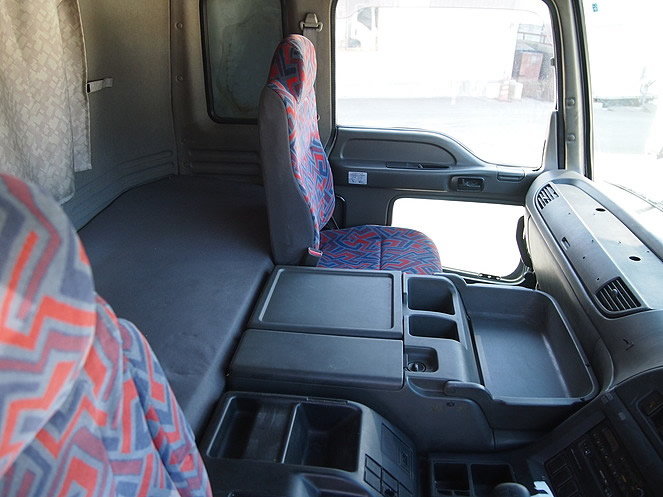 いすゞ ギガ 平ボディ 大型 PJ-CYJ51W5 年式 H16[写真18]