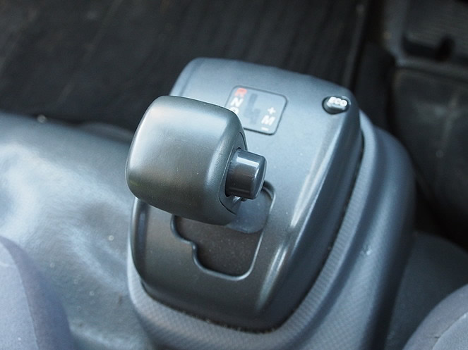 いすゞ エルフ バン車 小型 BKG-NLR85AN 年式 H19[写真18]