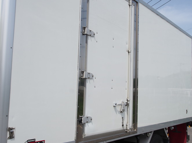 いすゞ フォワード 冷凍バン 中型 PKG-FRR90S2 年式 H20[写真09]