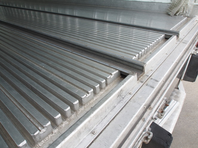 いすゞ フォワード 冷凍バン 中型 PKG-FRR90S2 年式 H20[写真20]