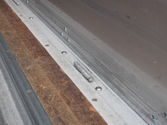 いすゞ エルフ ウイング車 小型 BDG-NPR85AN 年式 H19[写真10]