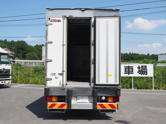 いすゞ フォワード 冷凍バン 中型 PKG-FRR90S2 年式 H20[写真08]