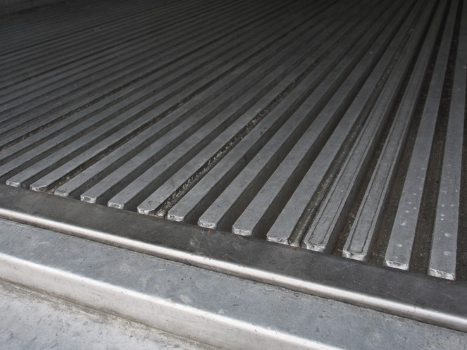 いすゞ フォワード 冷凍バン 中型 PKG-FRR90S2 年式 H20[写真15]