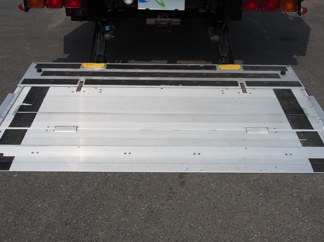 いすゞ ギガ 冷凍バン 大型 PKG-CYL77V8 年式 H21[写真16]