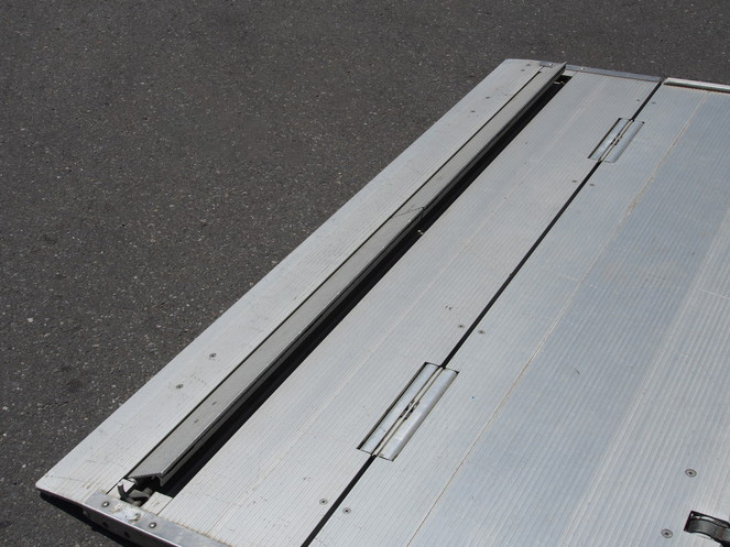 いすゞ エルフ バン車 小型 BKG-NPR85AN 年式 H19[写真11]