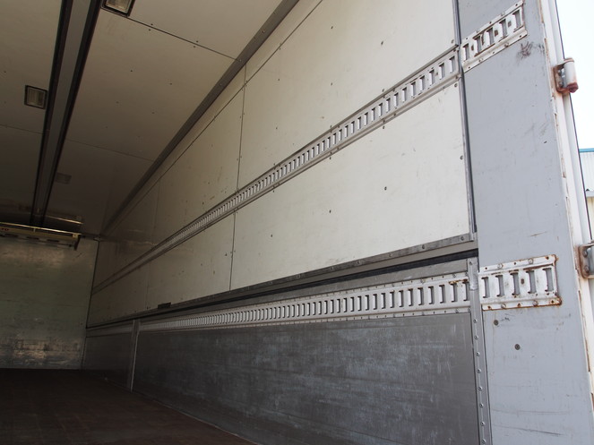 いすゞ ギガ 冷凍ウイング 大型 PDG-CYJ77W8 年式 H22[写真17]