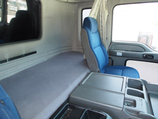 いすゞ ギガ 冷凍ウイング 大型 PDG-CYJ77W8 年式 H22[写真22]