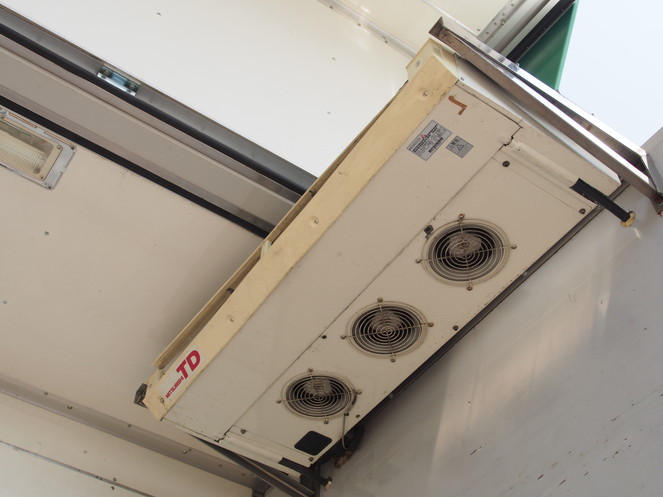 いすゞ ギガ 冷凍ウイング 大型 PDG-CYJ77W8 年式 H22[写真18]