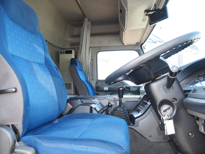 いすゞ ギガ ウイング車 大型 PDG-CYJ77W8 年式 H20[写真18]