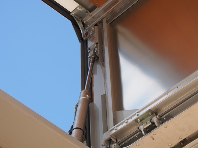 いすゞ ギガ ウイング車 大型 PDG-CYJ77W8 年式 H20[写真12]