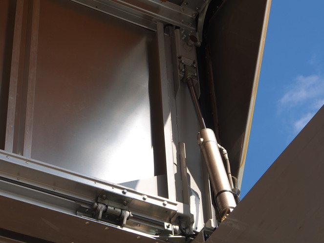 いすゞ ギガ ウイング車 大型 PDG-CYJ77W8 年式 H20[写真13]