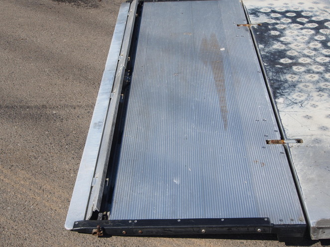 いすゞ ギガ ウイング車 大型 PDG-CYL77V8 年式 H20[写真12]