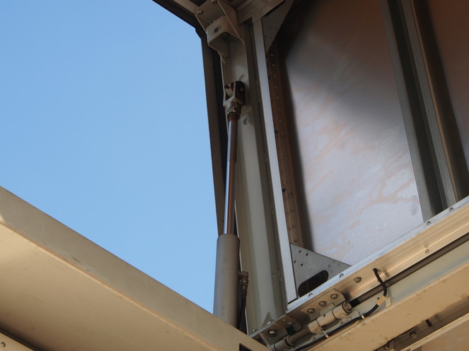 UDトラックス クオン ウイング車 大型 PKG-CG4ZE 年式 H21[写真14]