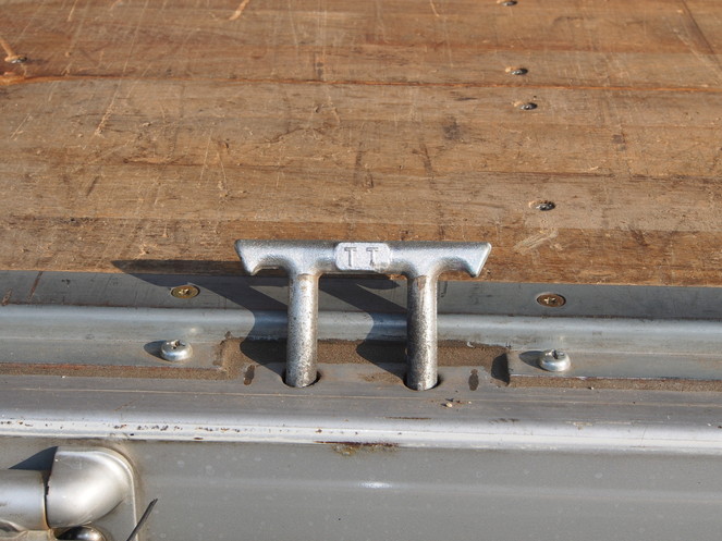 UDトラックス クオン ウイング車 大型 PKG-CG4ZE 年式 H21[写真16]