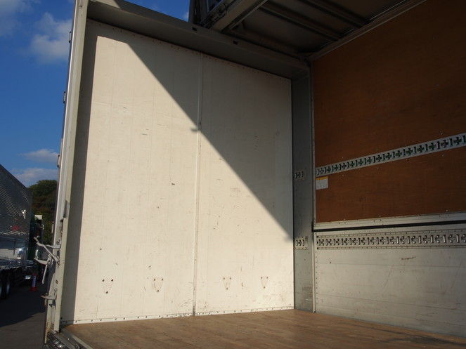 UDトラックス クオン ウイング車 大型 PKG-CG4ZE 年式 H21[写真17]