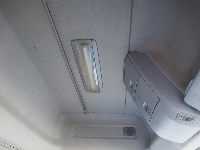 UDトラックス クオン ウイング車 大型 PKG-CG4ZE 年式 H21[写真28]