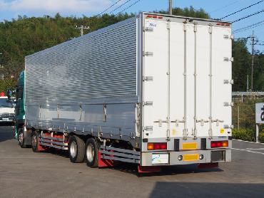 UDトラックス クオン ウイング車 大型 PKG-CG4ZE 年式 H21 [写真05]