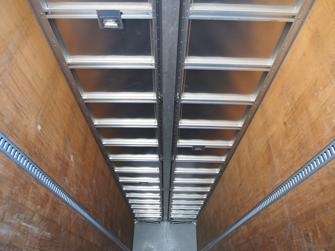 いすゞ ギガ ウイング車 大型 PDG-CYJ77W8 年式 H20[写真17]