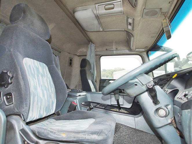 三菱ふそう スーパーグレート ウイング車 大型 KL‐FU54JUZ 年式 H14[写真18]