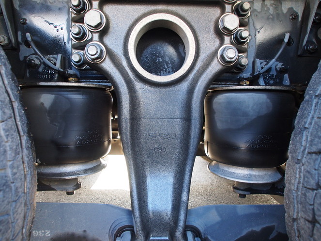 いすゞ ギガ 平ボディ 大型 PKG-CYJ77W8 年式 H19[写真29]