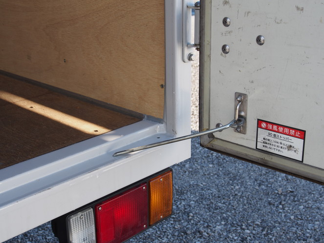 いすゞ エルフ バン車 小型 BKG-NLR85AN 年式 H21[写真18]