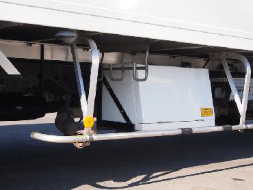 いすゞ フォワード 冷凍バン 中型 PKG-FRR90S2 年式 H22 [写真20]