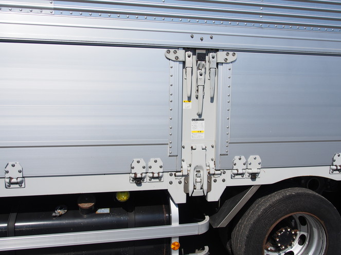 いすゞ ギガ ウイング車 大型 PDG-CYJ77W8 年式 H20[写真26]