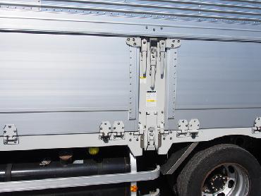 いすゞ ギガ ウイング車 大型 PDG-CYJ77W8 年式 H20 [写真26]