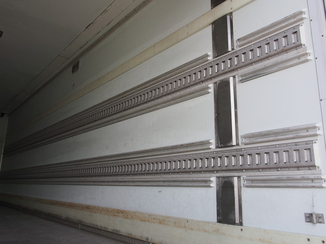 いすゞ フォワード 冷凍バン 中増t PKG-FSR34T2 年式 H21[写真18]