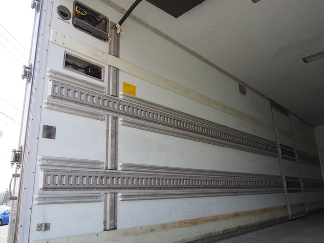 いすゞ フォワード 冷凍バン 中増t PKG-FSR34T2 年式 H21[写真17]