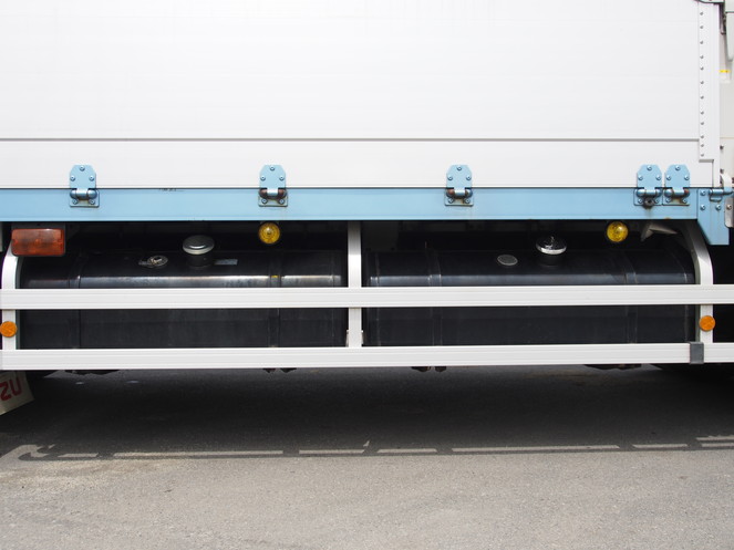 いすゞ ギガ ウイング車 大型 PKG-CYJ77W8 年式 H22[写真26]