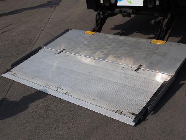 いすゞ フォワード 冷凍バン 中増t PKG-FSR34T2 年式 H21 [写真13]