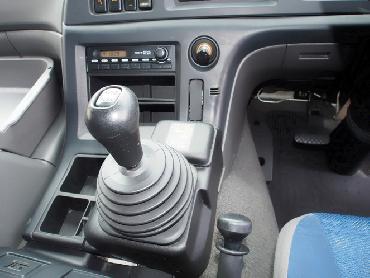 いすゞ ギガ ウイング車 大型 PKG-CYJ77W8 年式 H22 [写真20]