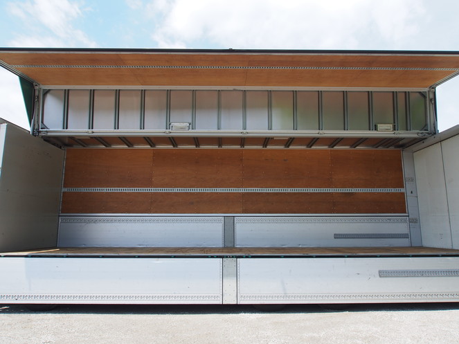 いすゞ ギガ ウイング車 大型 LKG-CYJ77A 年式 H22[写真11]