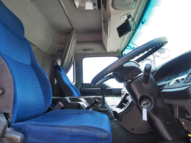 いすゞ ギガ ウイング車 大型 LKG-CYJ77A 年式 H22[写真13]