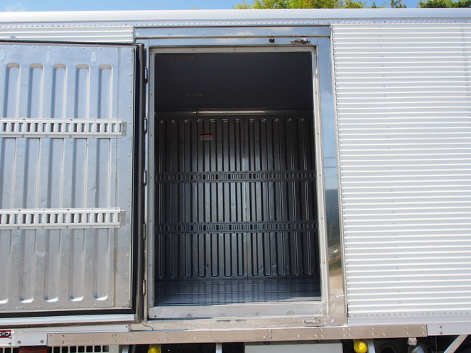 いすゞ フォワード 冷凍バン 中増t PKG-FSR34T2 年式 H22[写真08]