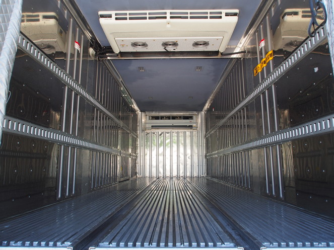 いすゞ フォワード 冷凍バン 中増t PKG-FSR34T2 年式 H22[写真16]