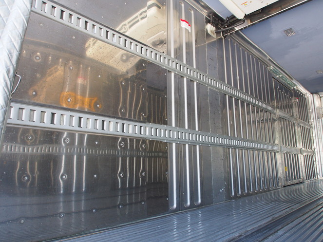 いすゞ フォワード 冷凍バン 中増t PKG-FSR34T2 年式 H22[写真17]