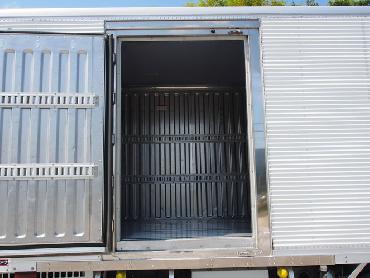 いすゞ フォワード 冷凍バン 中増t PKG-FSR34T2 年式 H22 [写真08]