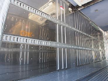 いすゞ フォワード 冷凍バン 中増t PKG-FSR34T2 年式 H22 [写真17]